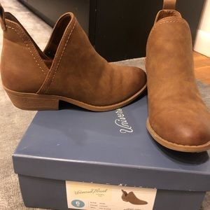 Size 6w booties worn twice